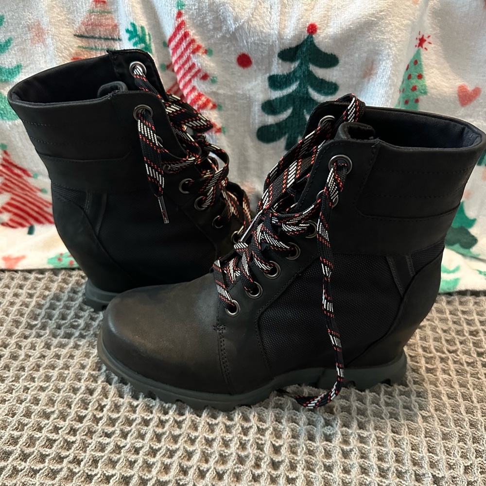 Sorel boots size 8.5 like new!!